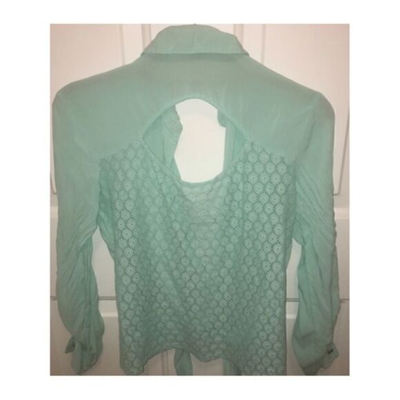 Vince Camuto Aqua Blue Collar Shirt w open back - Picture 3 of 4